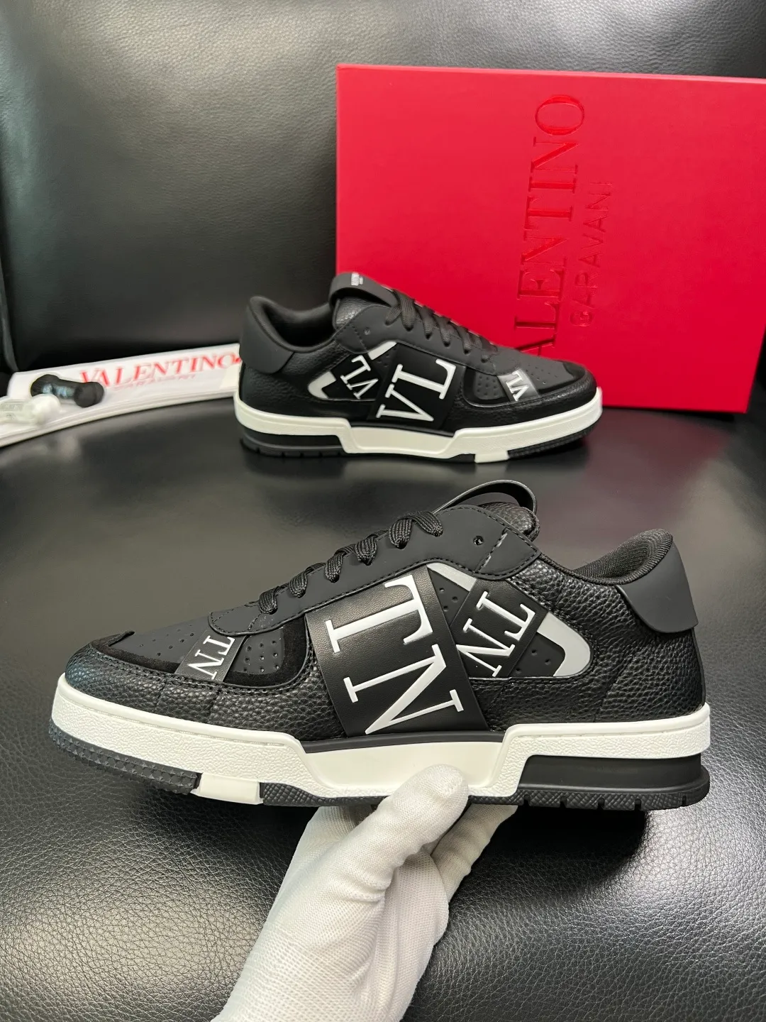 Men's shoes 💰660 VALENTINO High quality top craftsmanship Valentino, sports sneakers counter synchronization, uppers imported from Italy, high-quality splicing colorful complex crafts, imported cowhide lining soft and comfortable, soles: original soles specially provided by the original factory, T men's shoes 💰U exclusive movable molded soles super comfortable, original factory and single goods, welcome to compare, couple size 39-44 (customized 45)